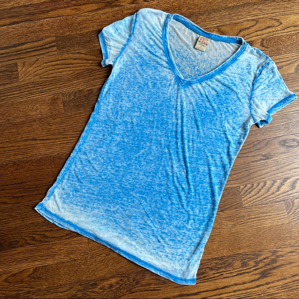 Well Worn L.A. acid wash v-neck tee